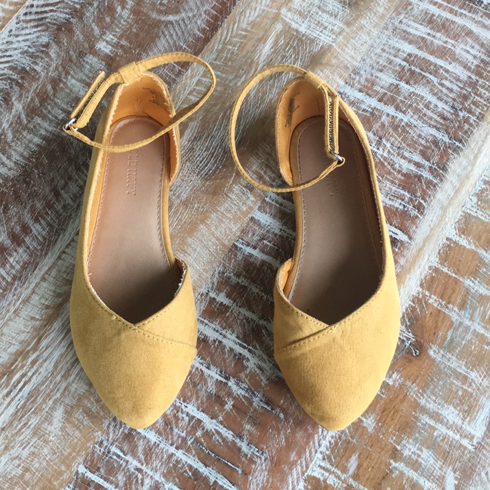 *SOLD* Old Navy d’Orsay pointed toe ballet flats - Picture 2 of 10
